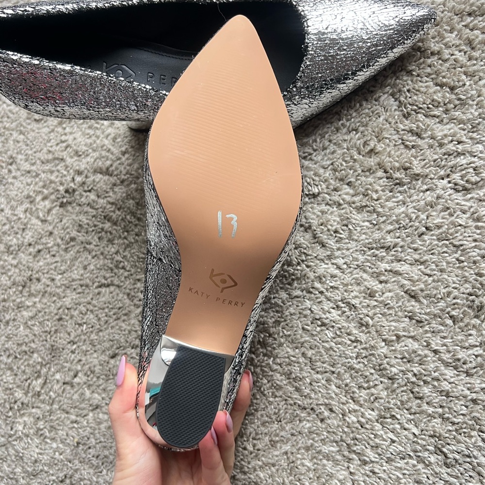 Katy Perry Silver Crackle Pointed Toe Heels
New without tags - Picture 4 of 7